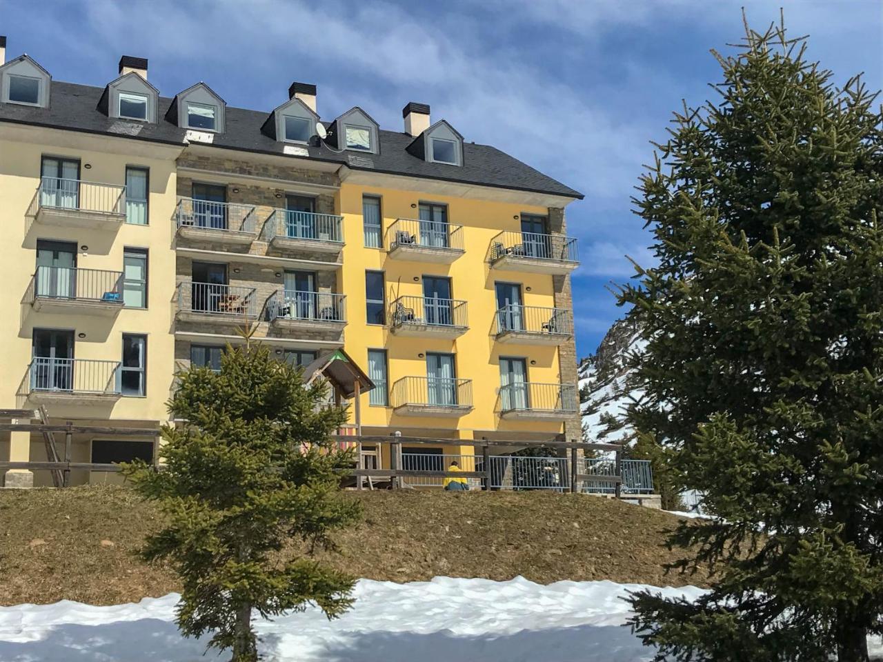 Apartamentos Lorien Candanchú Zewnętrze zdjęcie